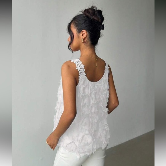 Elegant Cream Floral Women's Top - Picture 13 of 14